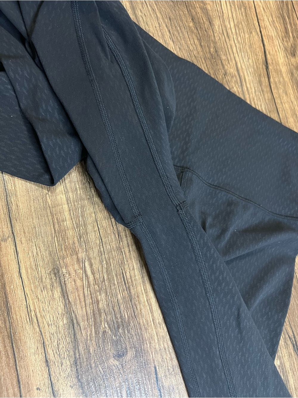 Lululemon Align Pant II 25 Black Embossed Size 6 Nulu High Rise Yoga - Picture 3 of 3